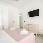Augustea - Modern Apartahotel Bari
